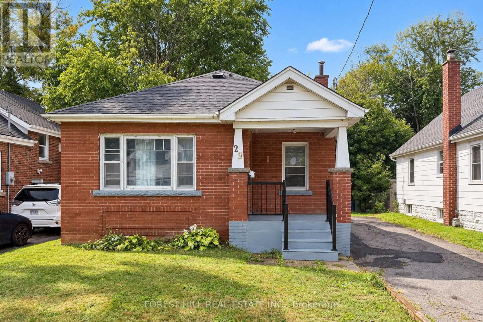 29 Thorndale Street S Property Photo 1