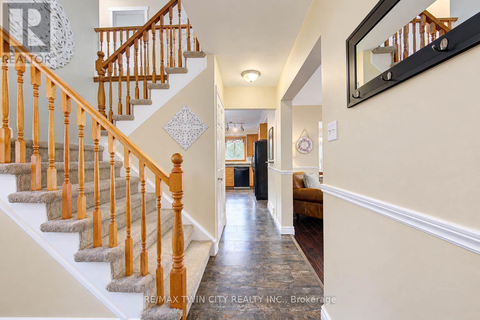 63 Winding Way Property Photo 5