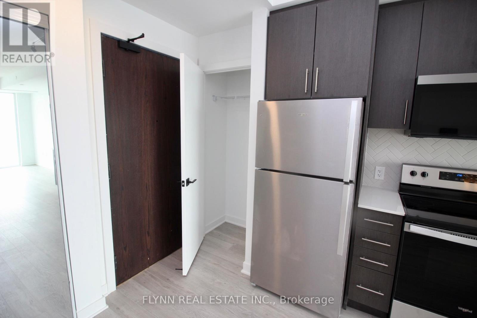 1518 - 2782 Barton Street E Property Photo 3