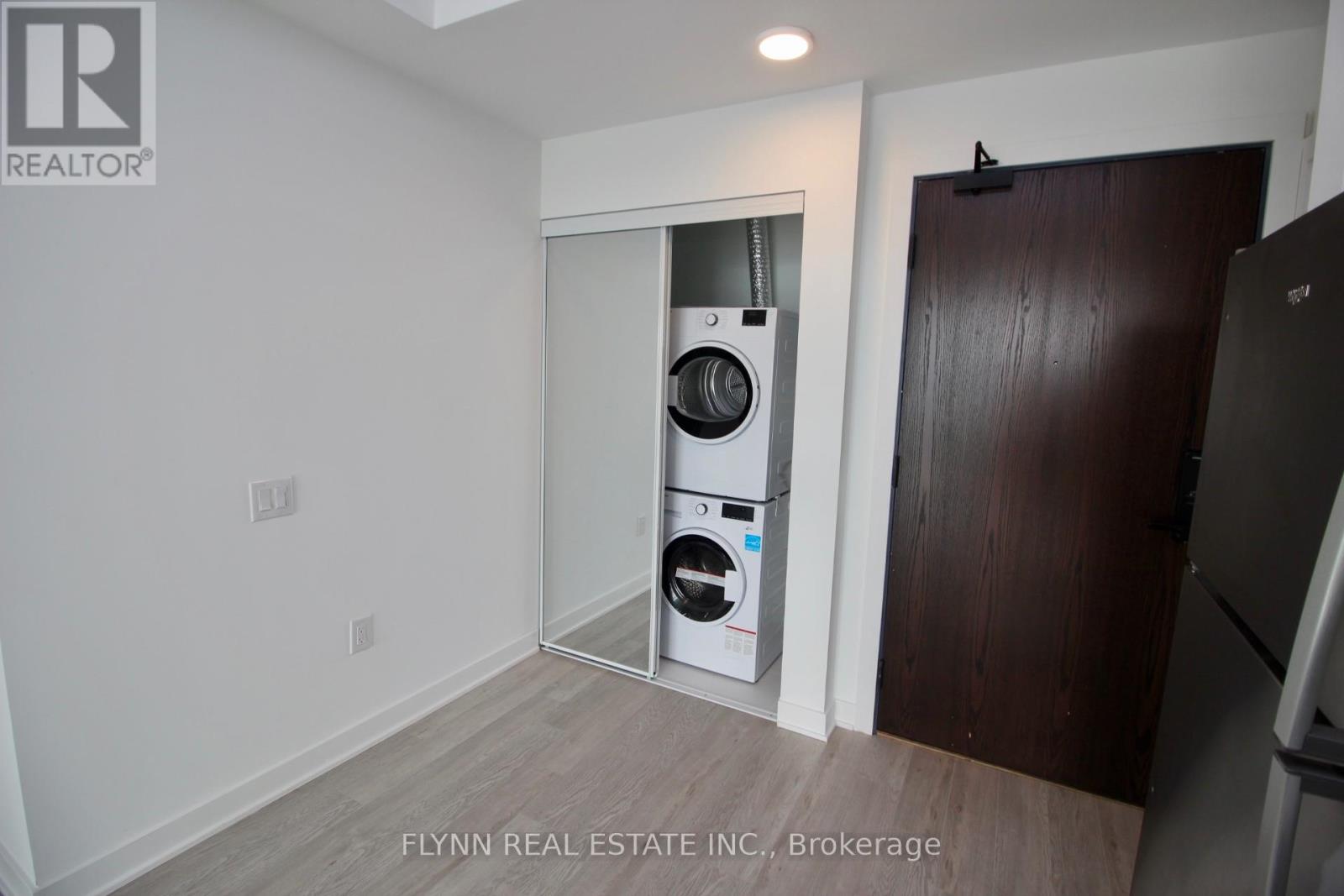 1518 - 2782 Barton Street E Property Photo 4