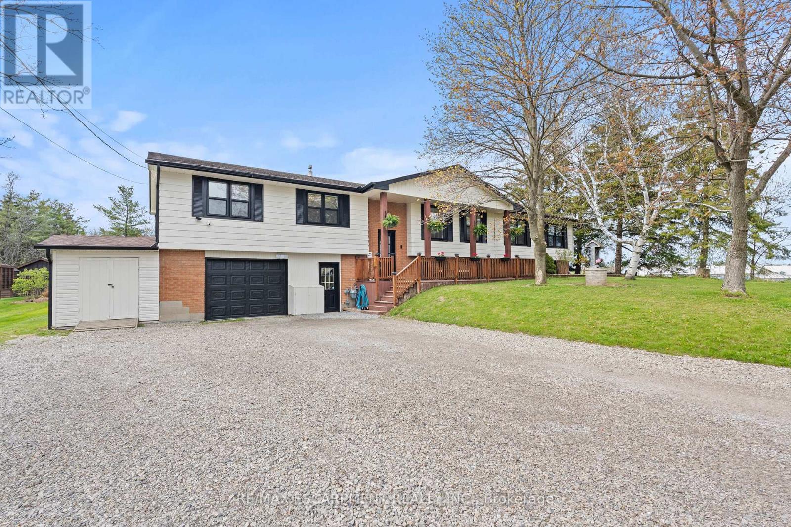 5090 Blackheath Road Property Photo