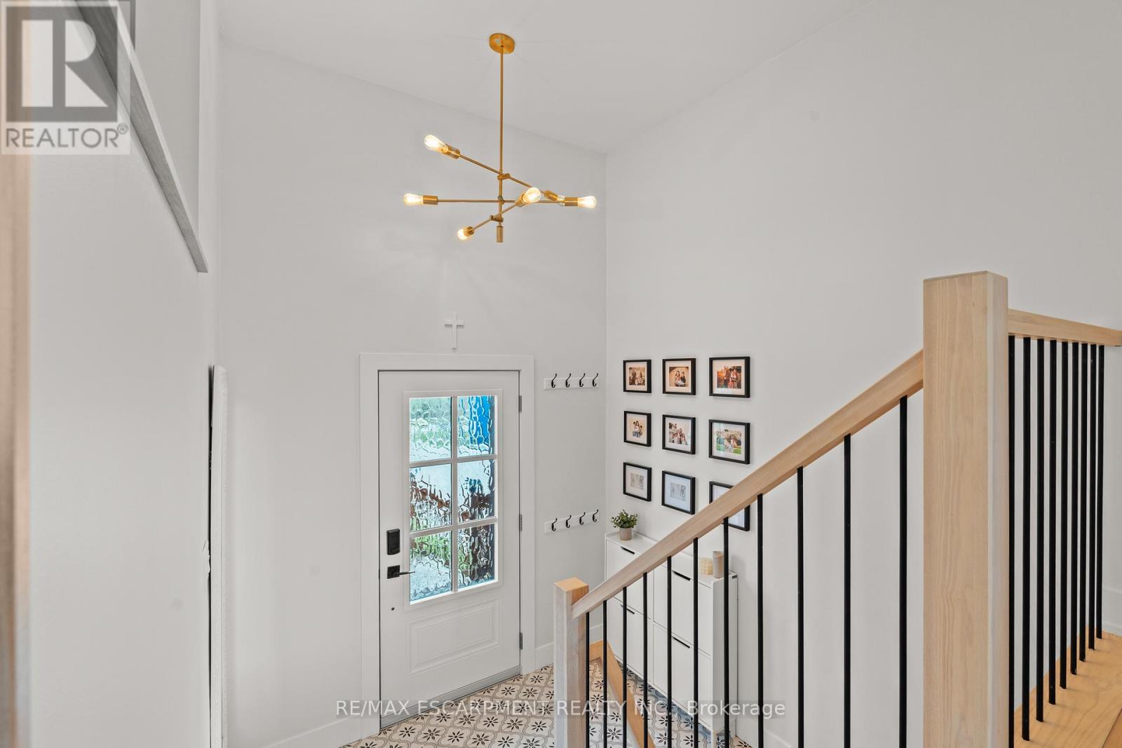 5090 Blackheath Road Property Photo 3