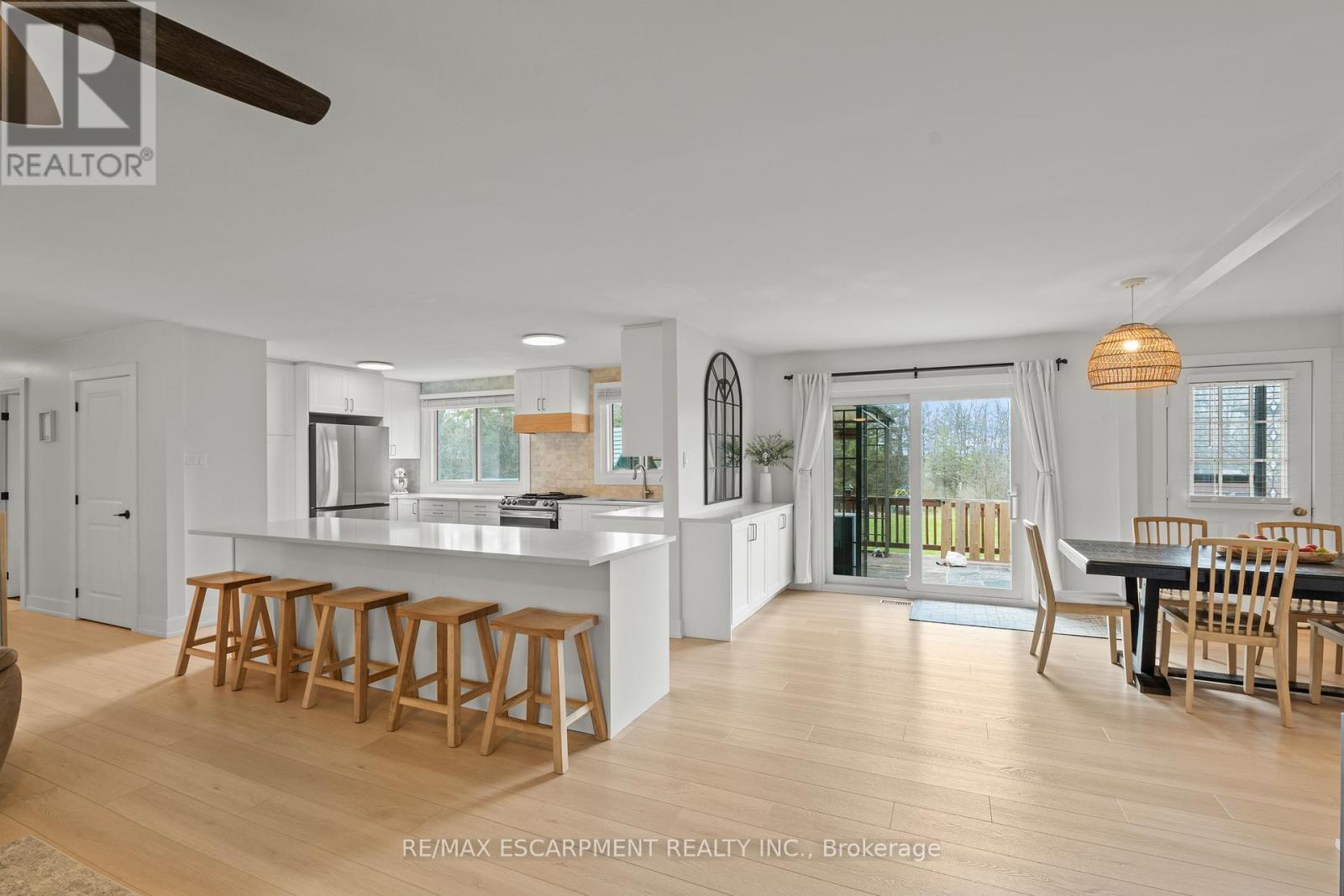 5090 Blackheath Road Property Photo 5