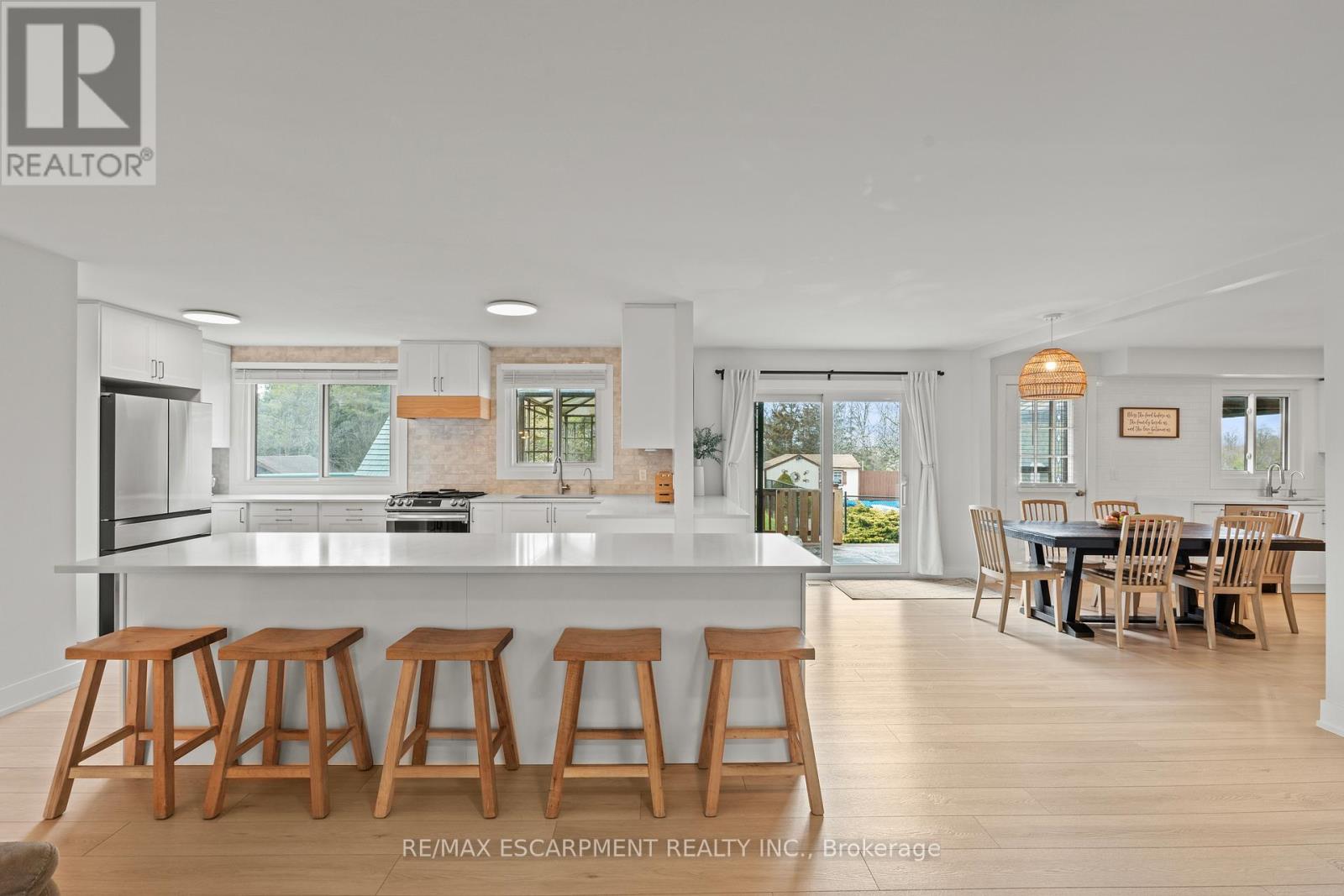 5090 Blackheath Road Property Photo 6