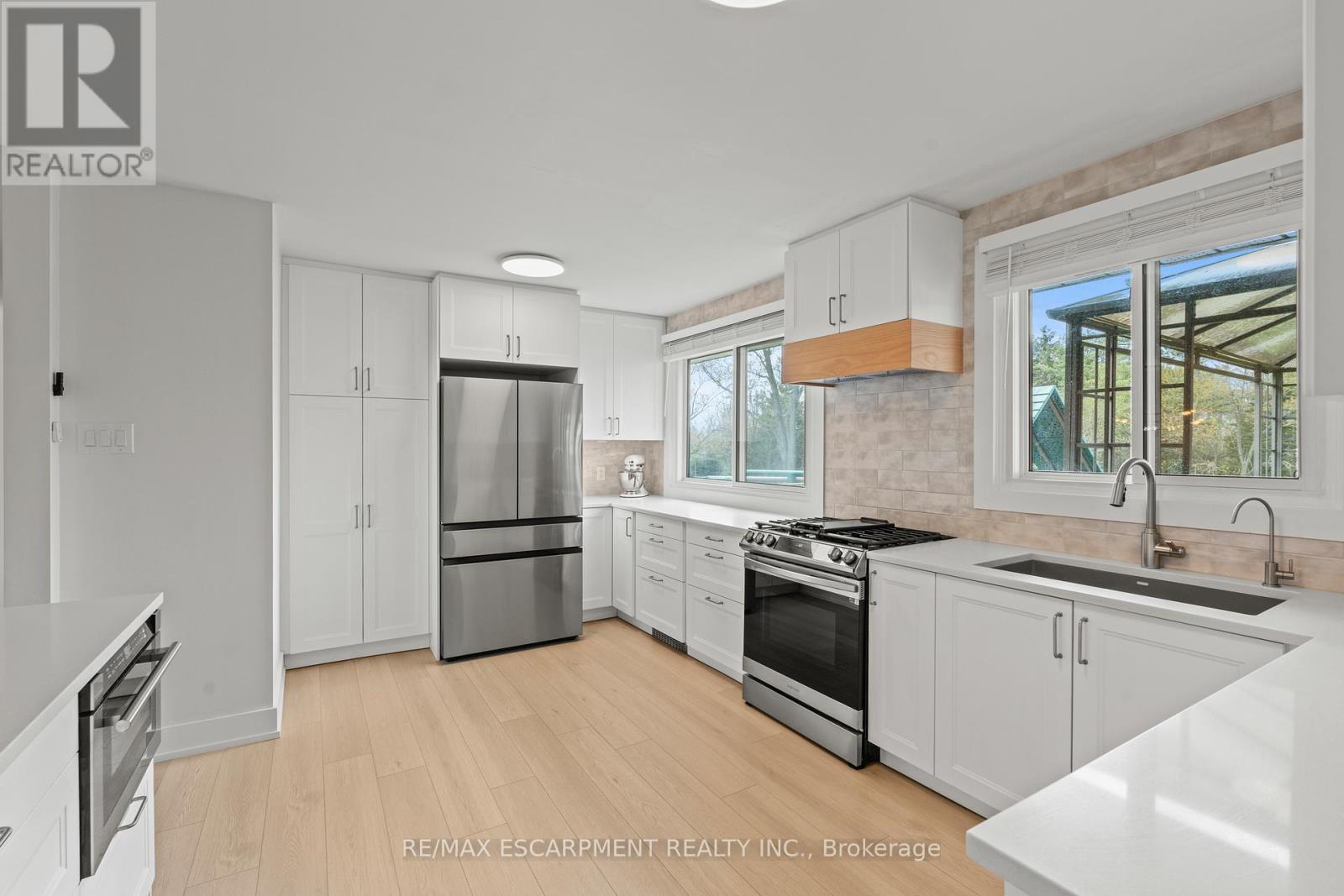 5090 Blackheath Road Property Photo 7