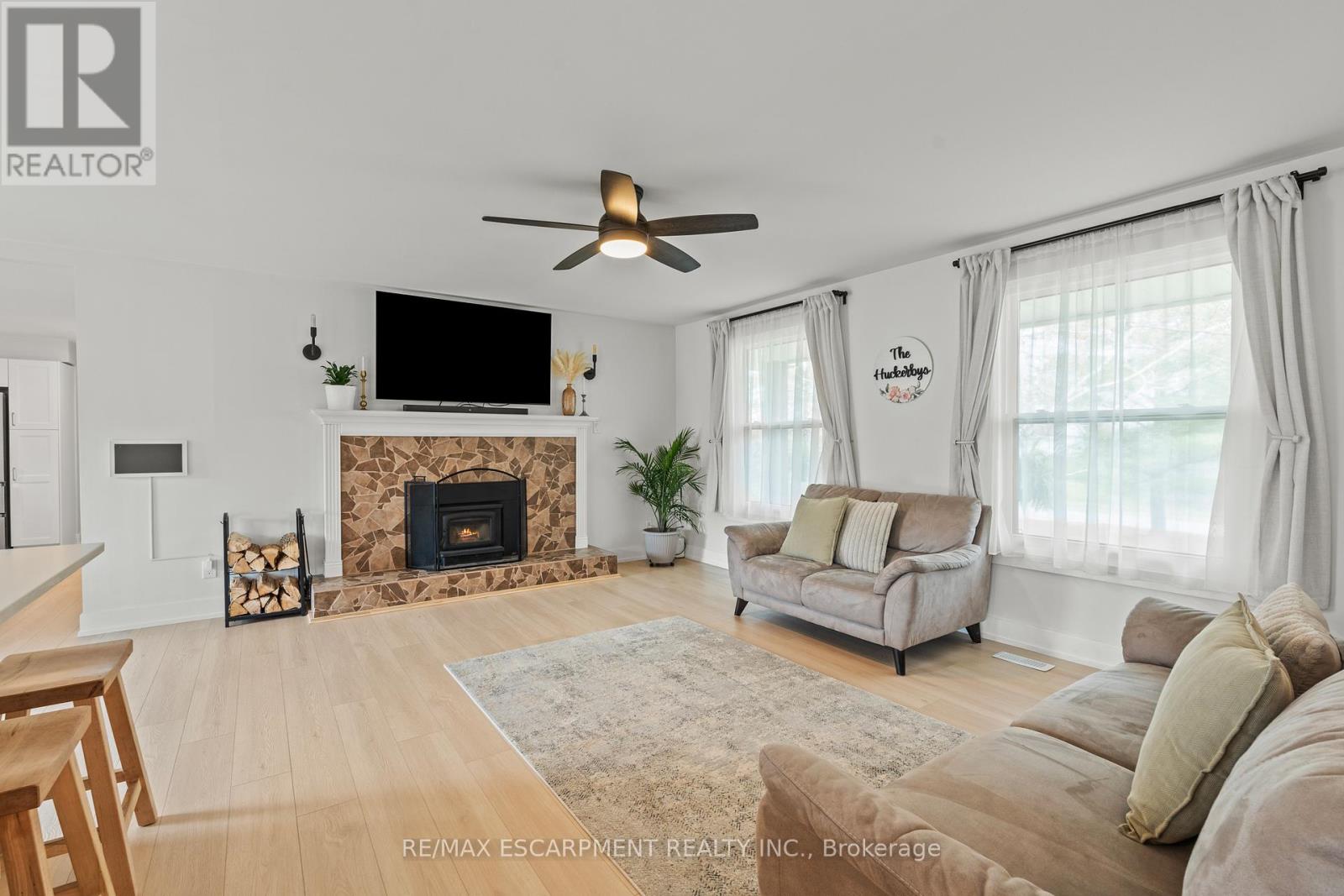 5090 Blackheath Road Property Photo 10