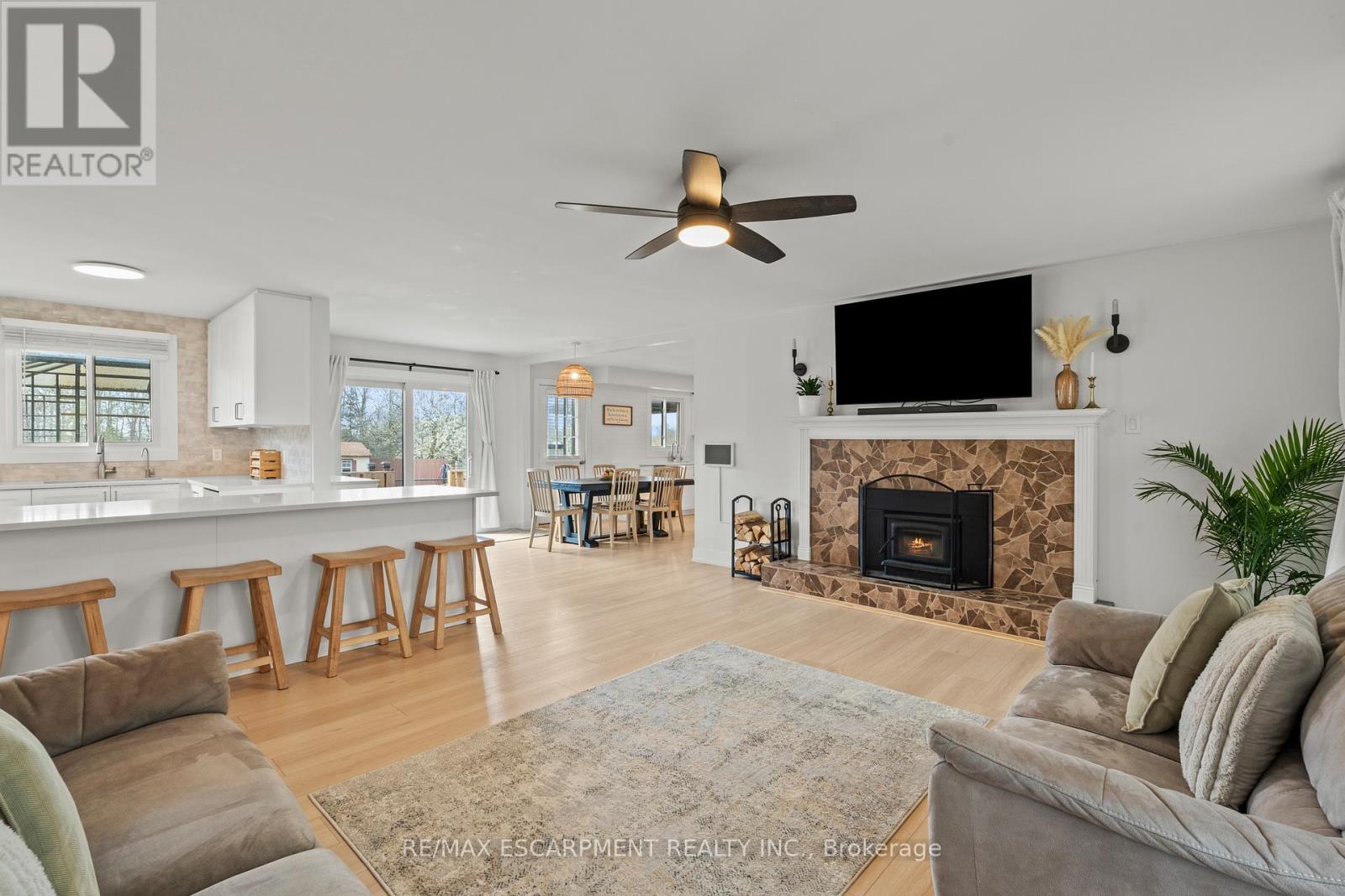 5090 Blackheath Road Property Photo 11