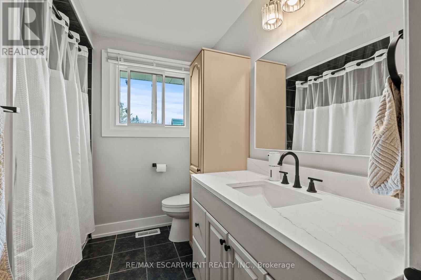 5090 Blackheath Road Property Photo 21
