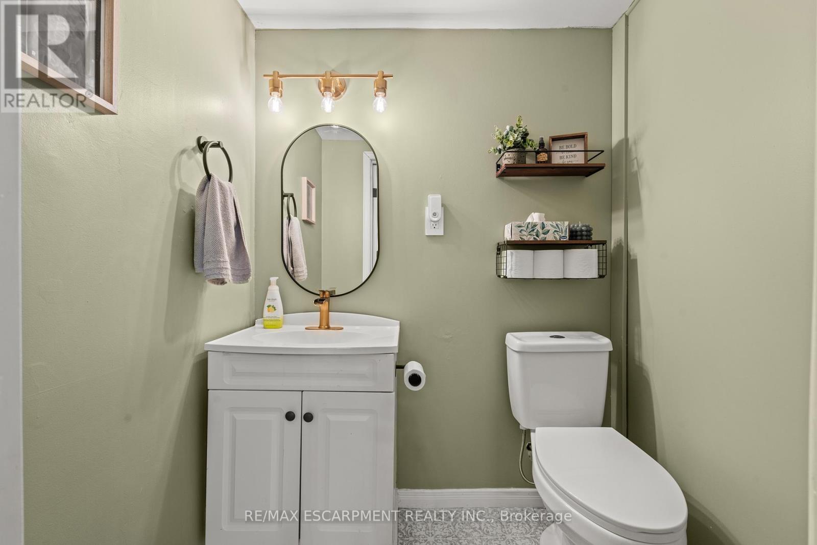 5090 Blackheath Road Property Photo 27