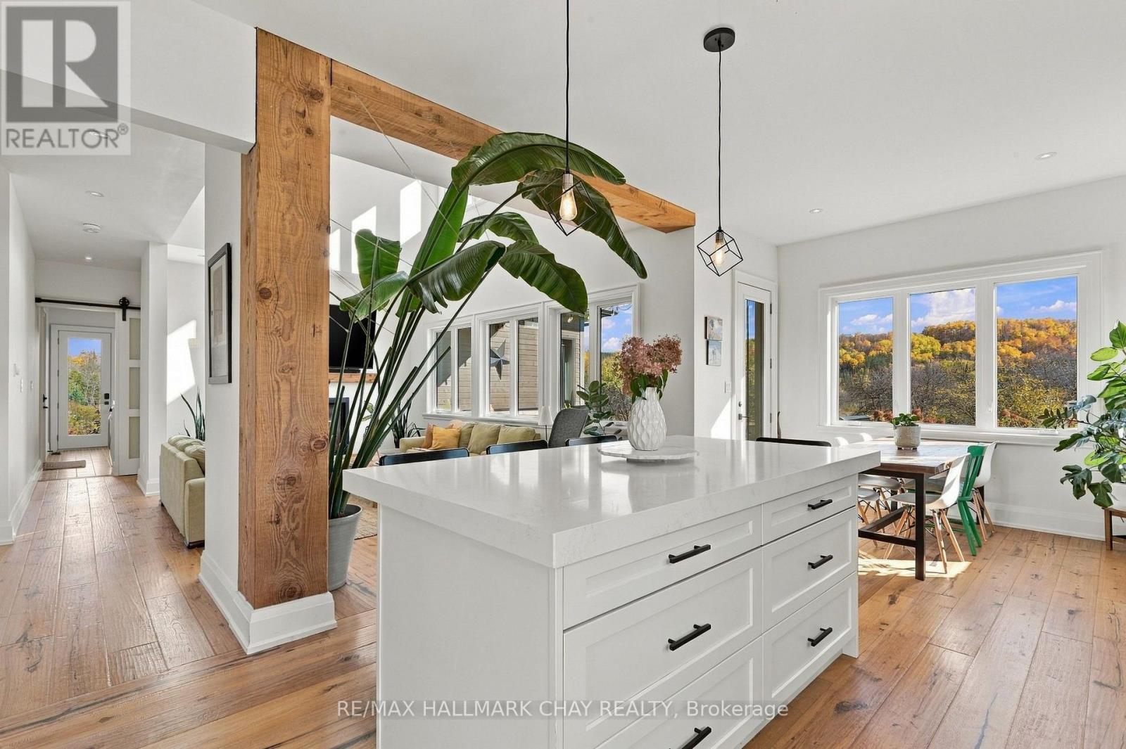 667312 20th Side Road Property Photo 13