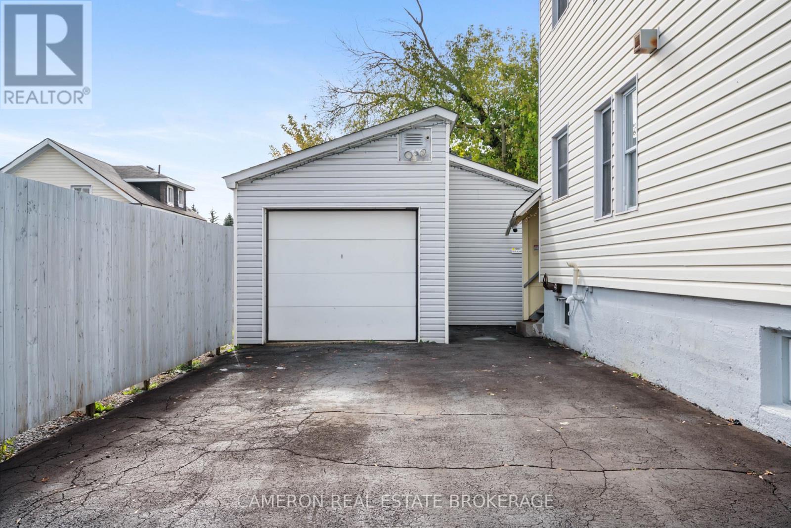 23-23a William Street Property Photo 24