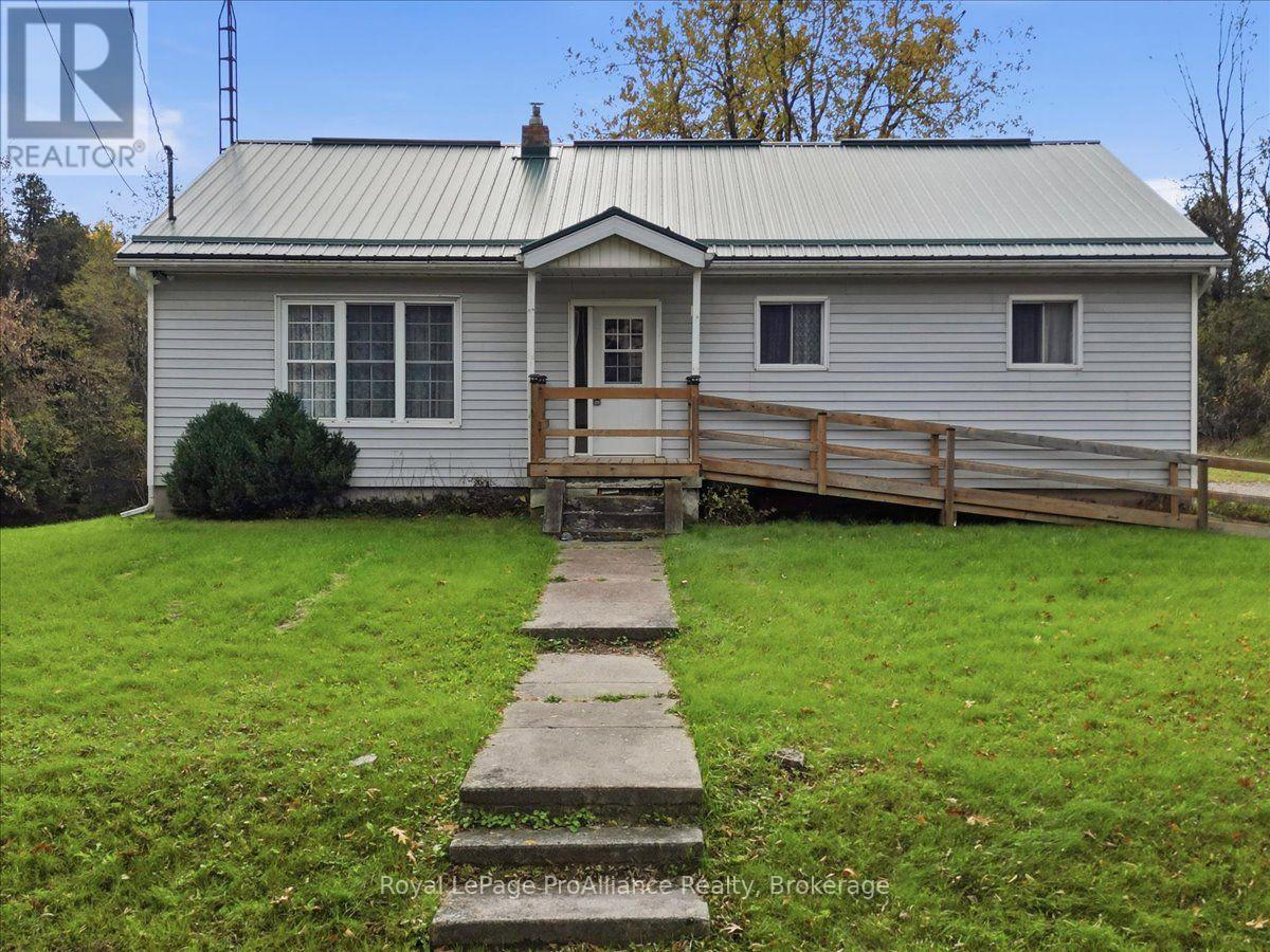 2096 Hollowview Road Property Photo 3