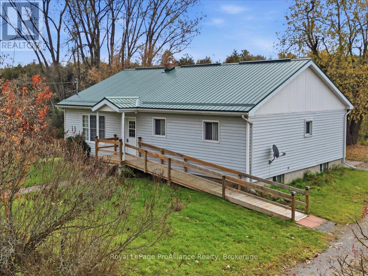 2096 Hollowview Road Property Photo 4