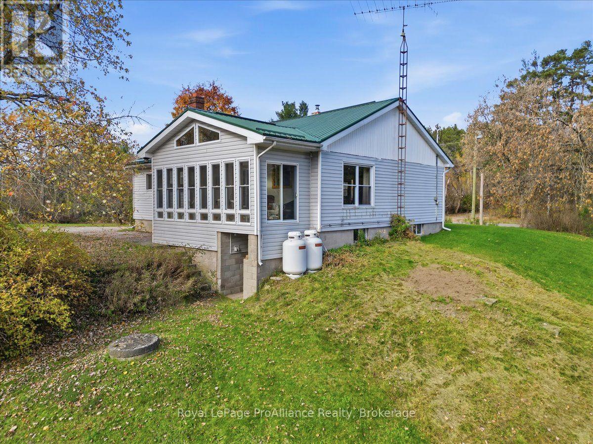 2096 Hollowview Road Property Photo 6