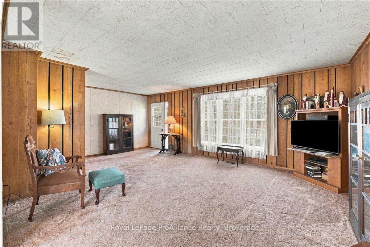2096 Hollowview Road Property Photo 7