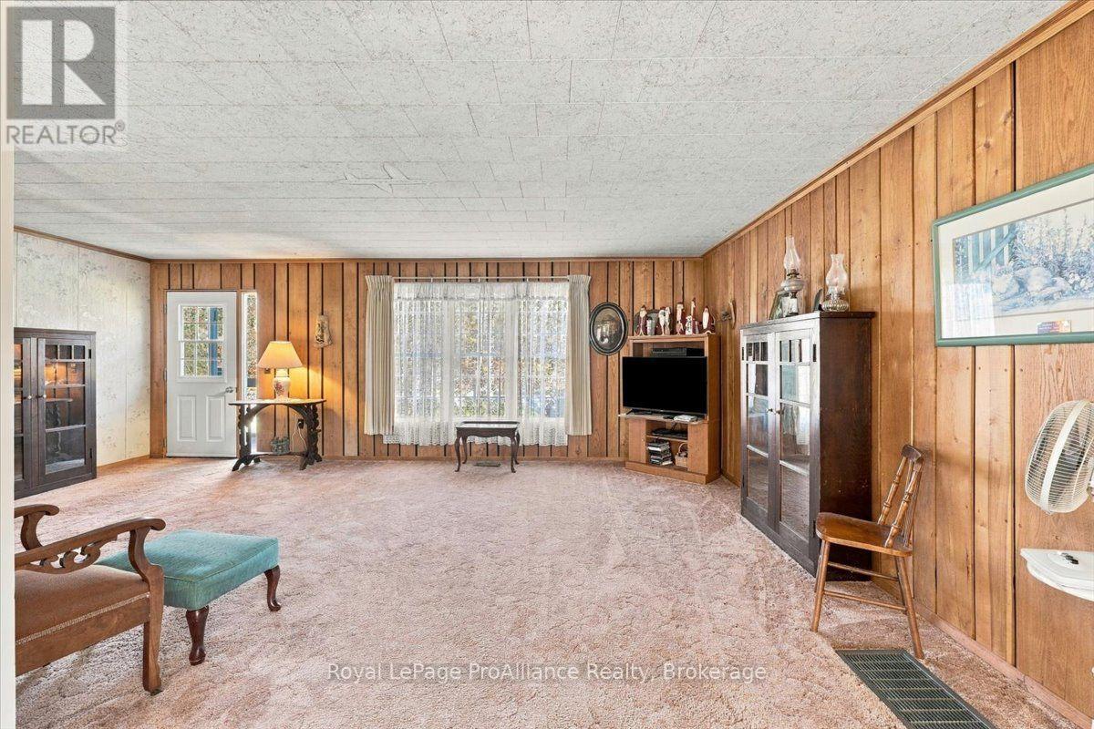 2096 Hollowview Road Property Photo 8