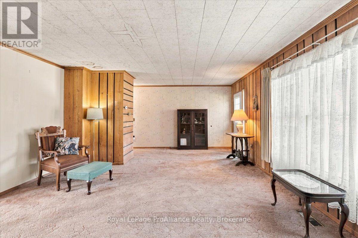 2096 Hollowview Road Property Photo 9
