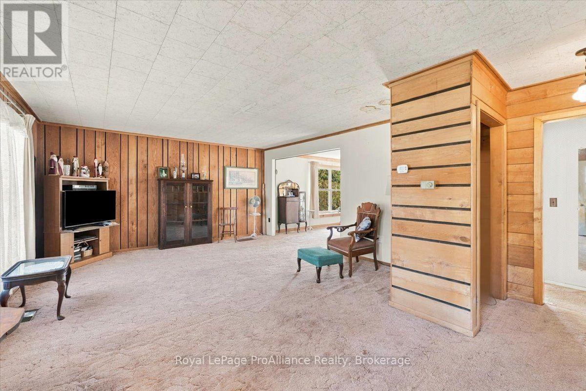 2096 Hollowview Road Property Photo 10