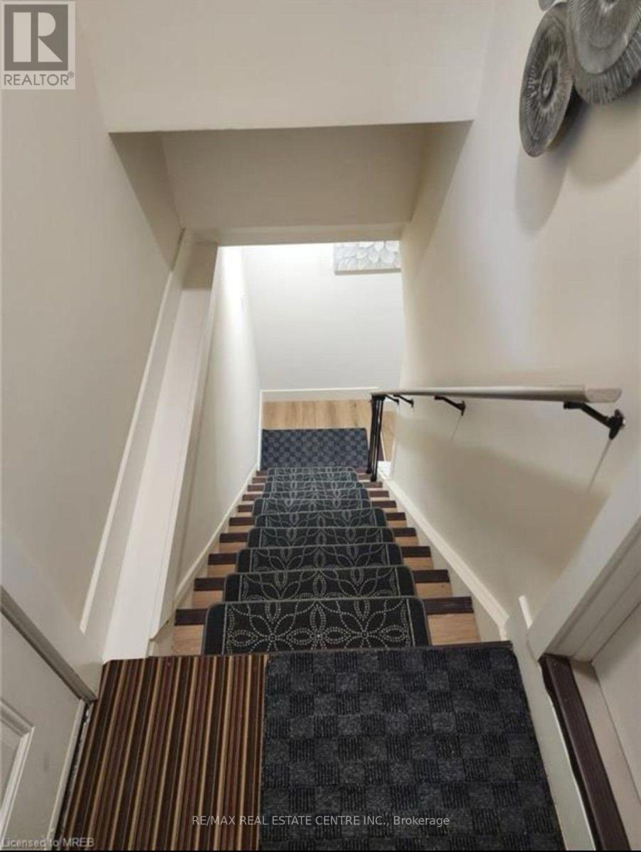 Lower - 136 The Country Way Property Photo 1