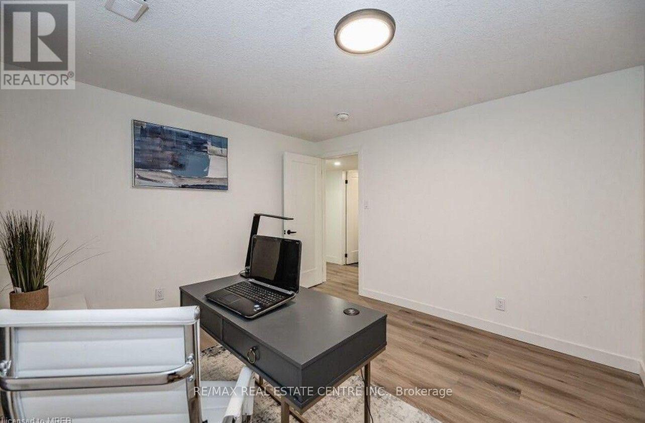 Lower - 136 The Country Way Property Photo 7