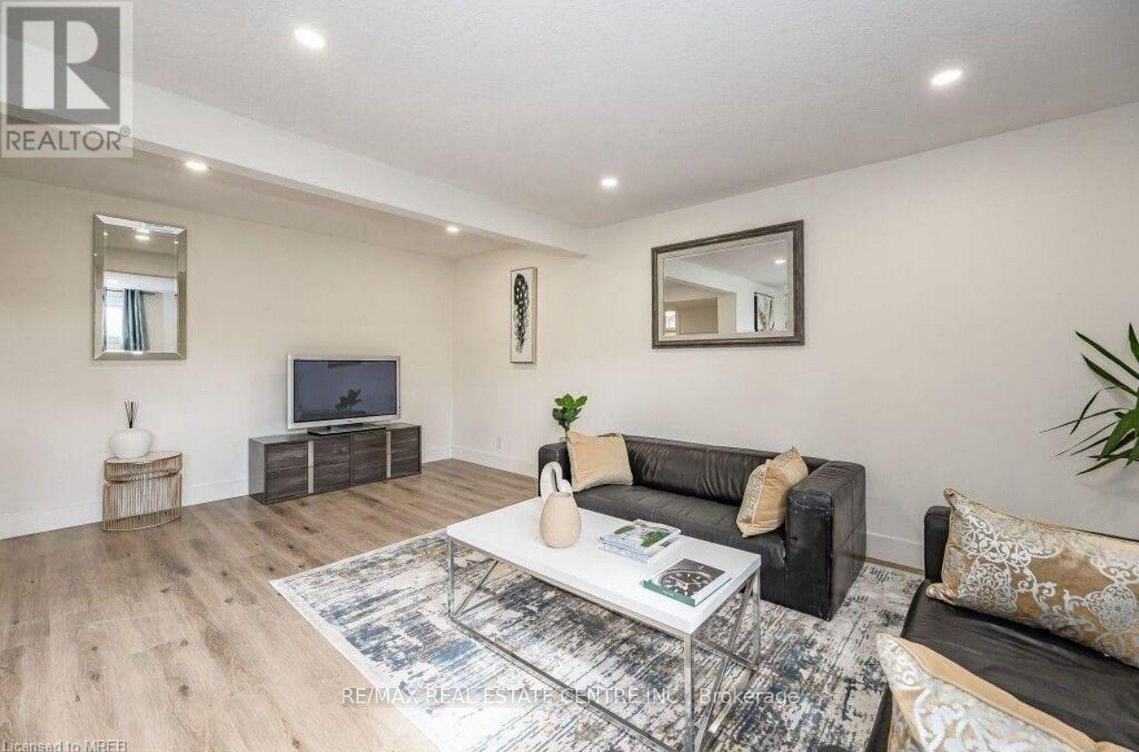 Lower - 136 The Country Way Property Photo 10