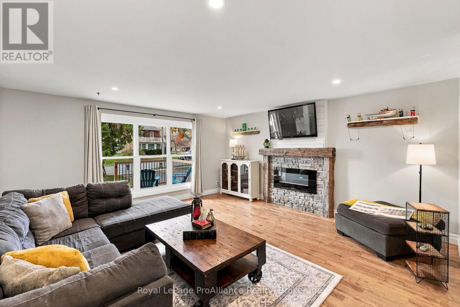 41 Centre Street Property Photo 12