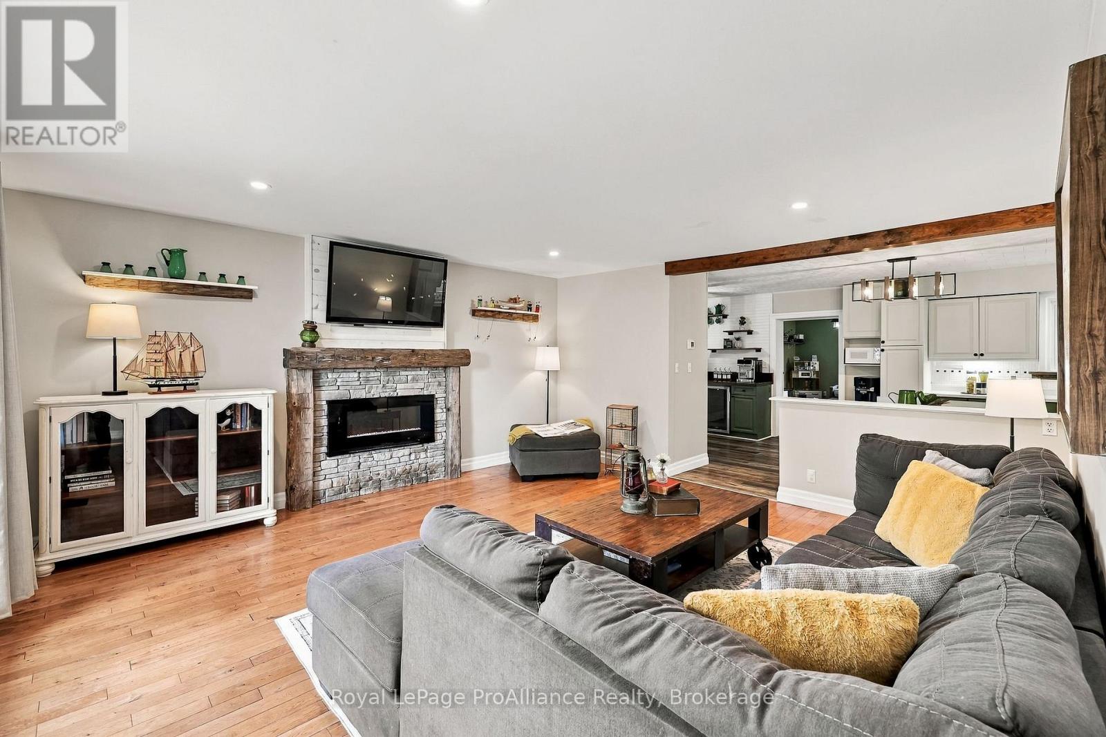 41 Centre Street Property Photo 13
