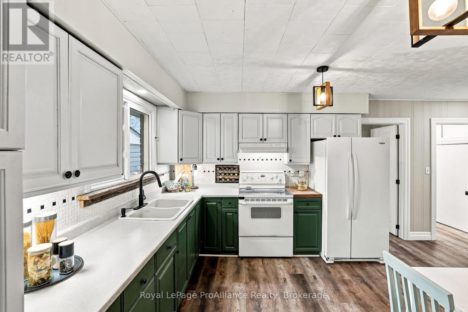 41 Centre Street Property Photo 15