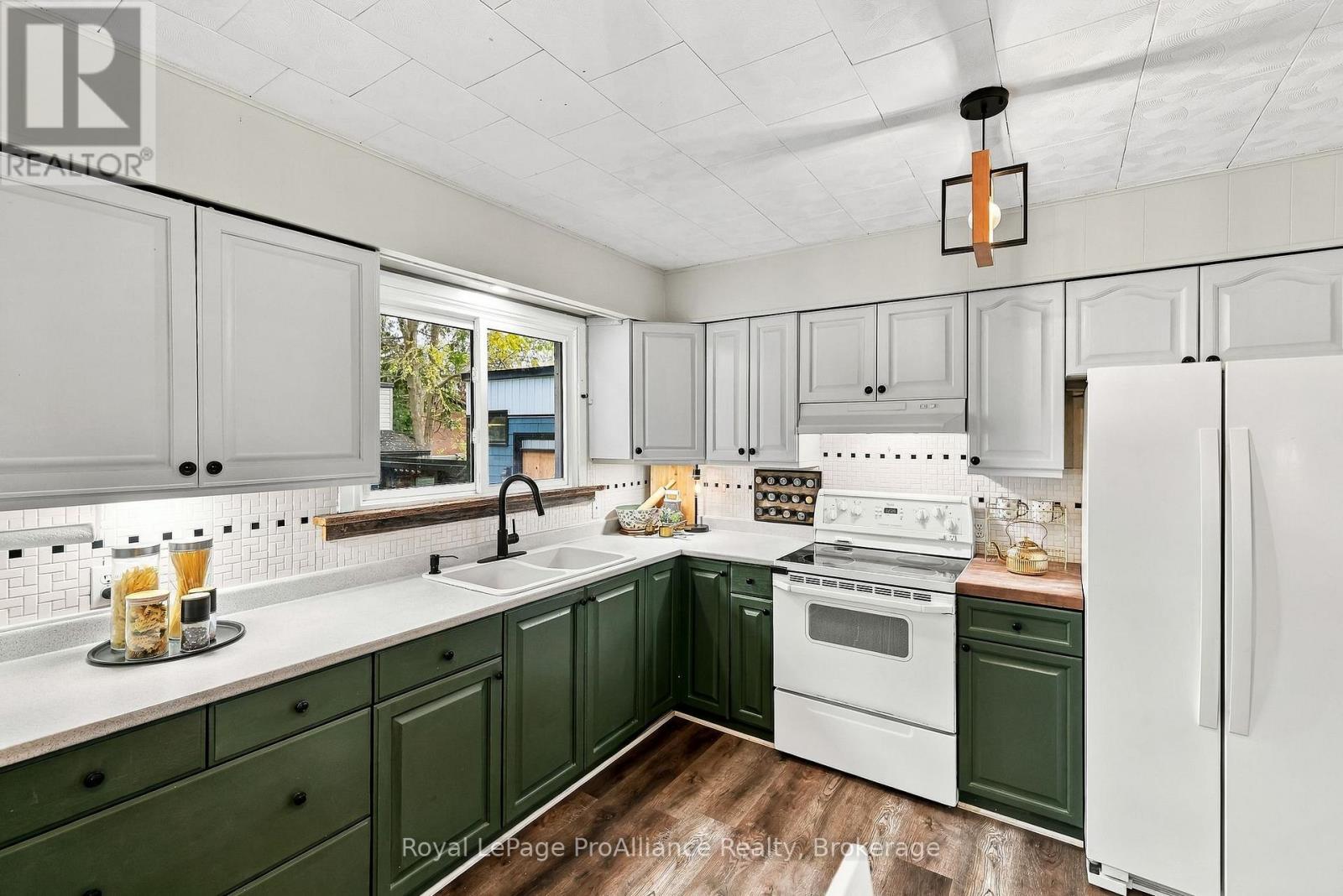 41 Centre Street Property Photo 16