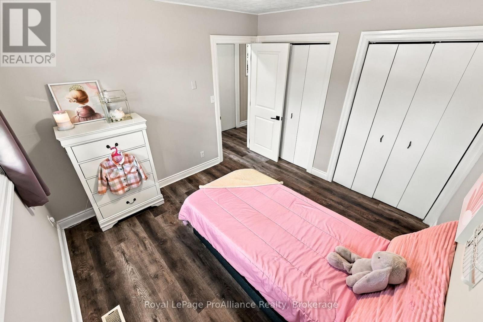 41 Centre Street Property Photo 31