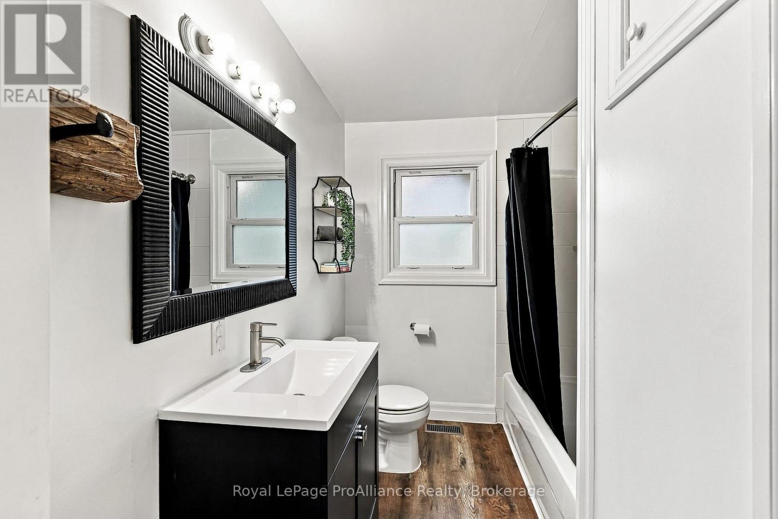 41 Centre Street Property Photo 32