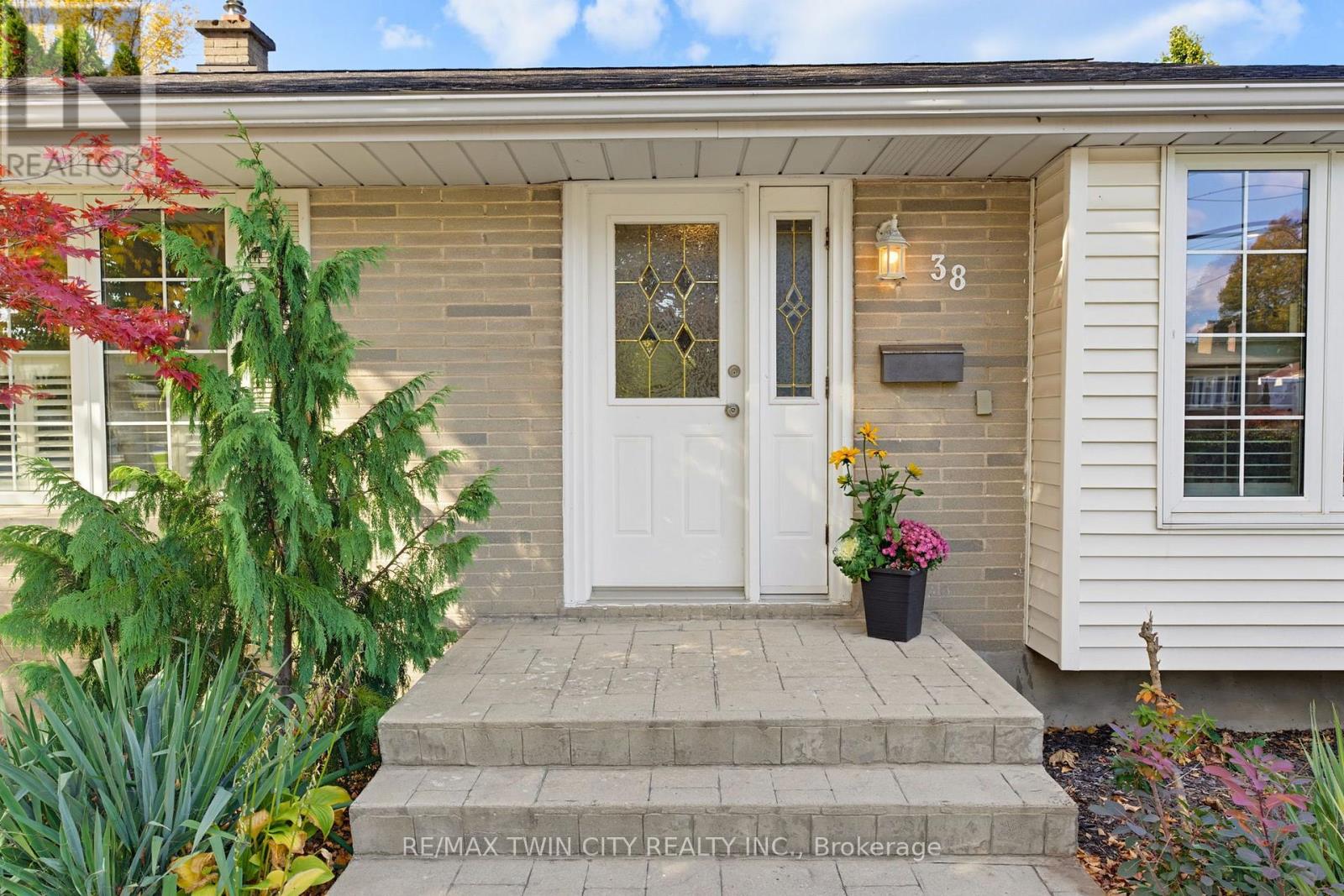 38 Varadi Avenue Property Photo 4