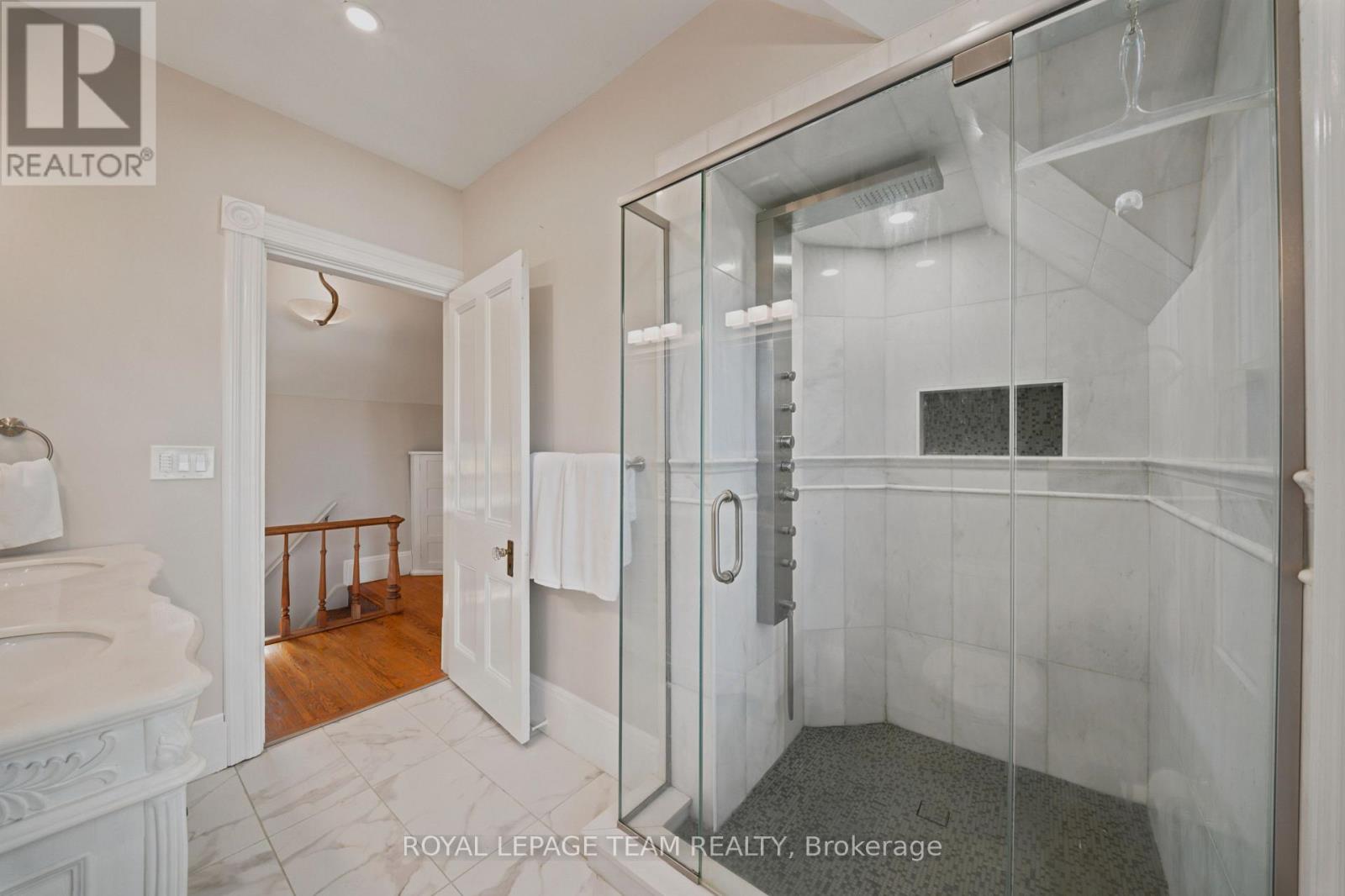 192 High Street Property Photo 23