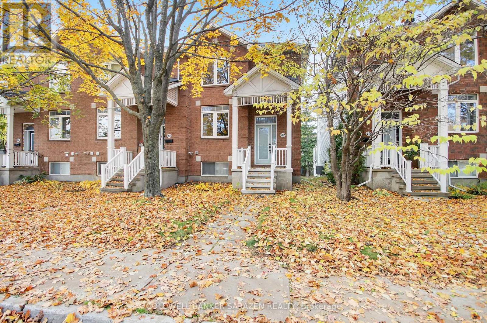 42 COLCHESTER SQUARE Property Photo 1