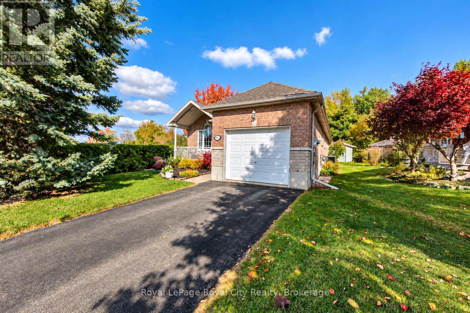 91 Harper Crescent Property Photo 2