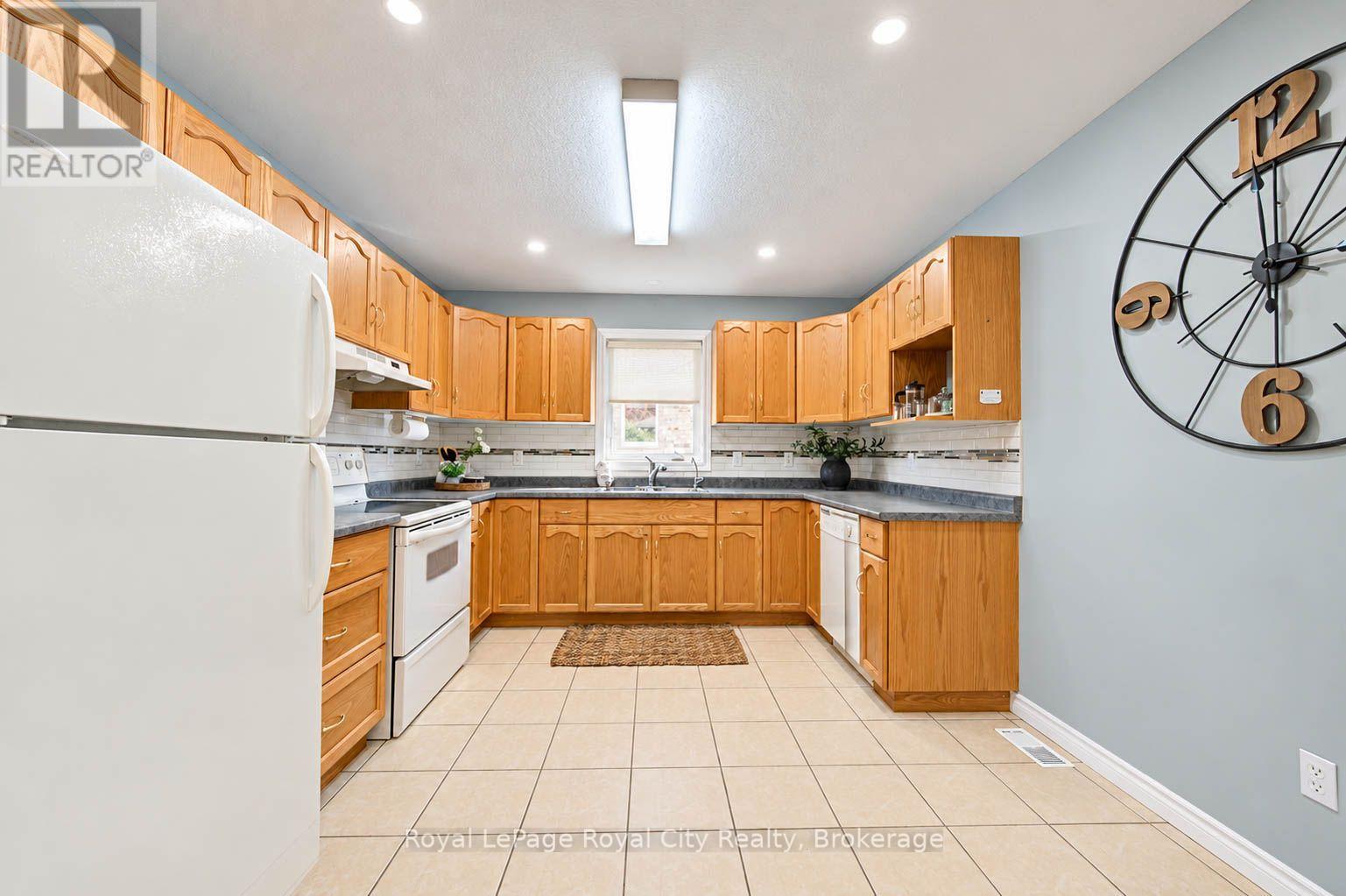 91 Harper Crescent Property Photo 10