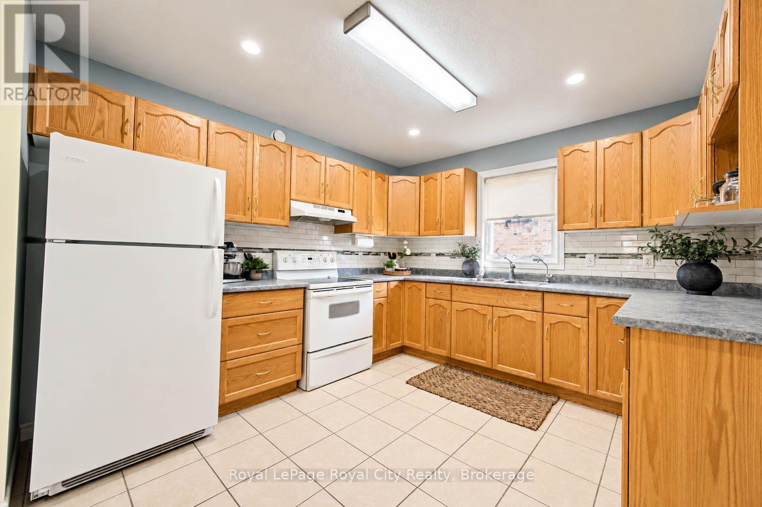 91 Harper Crescent Property Photo 11