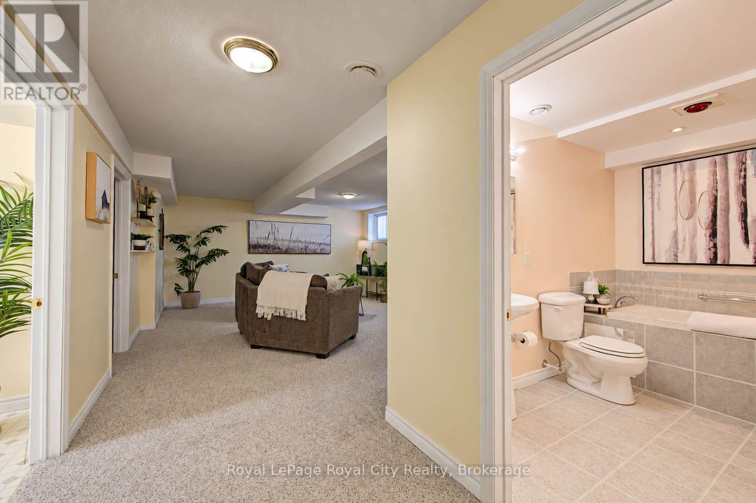 91 Harper Crescent Property Photo 31