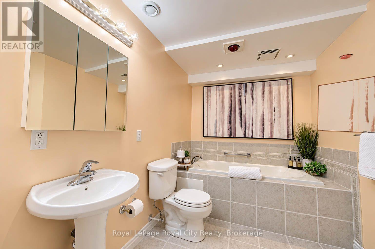 91 Harper Crescent Property Photo 32