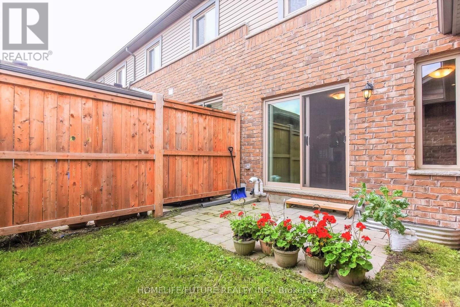 30 - 14 Amos Drive Property Photo 17