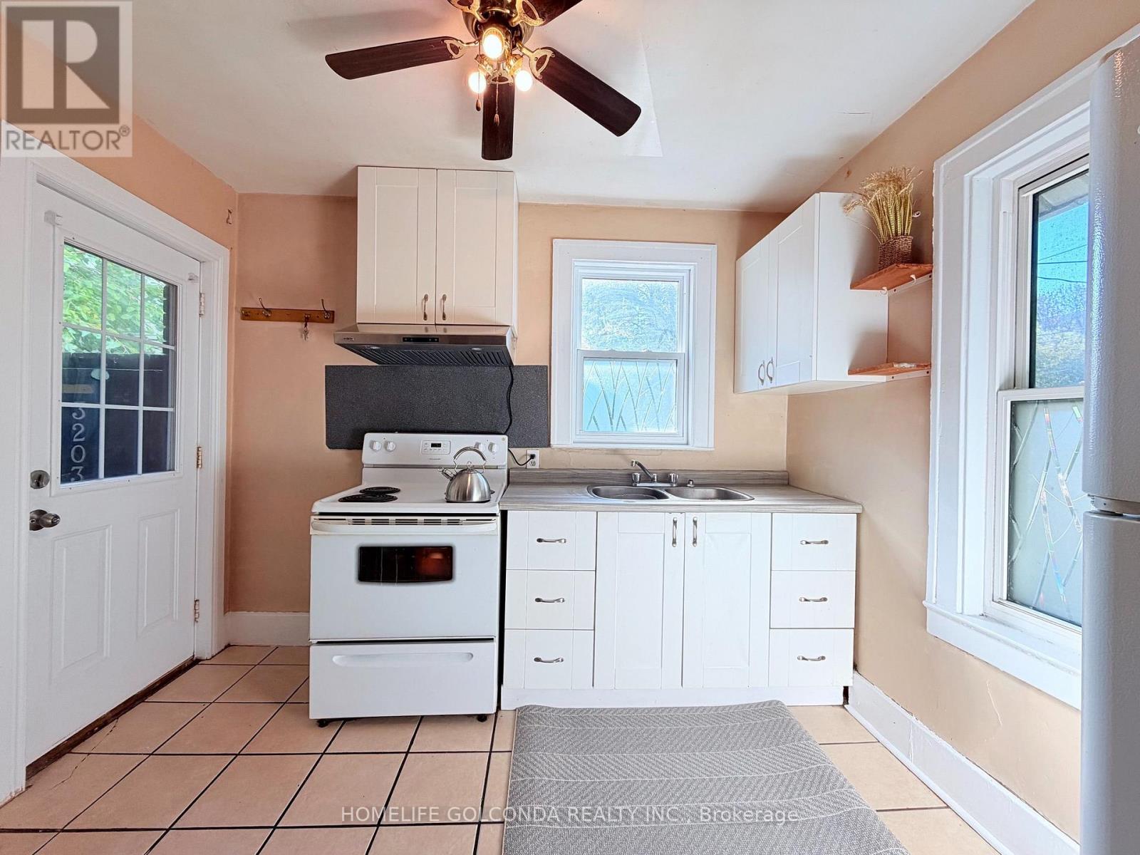 3203 Linwood Place Property Photo 7