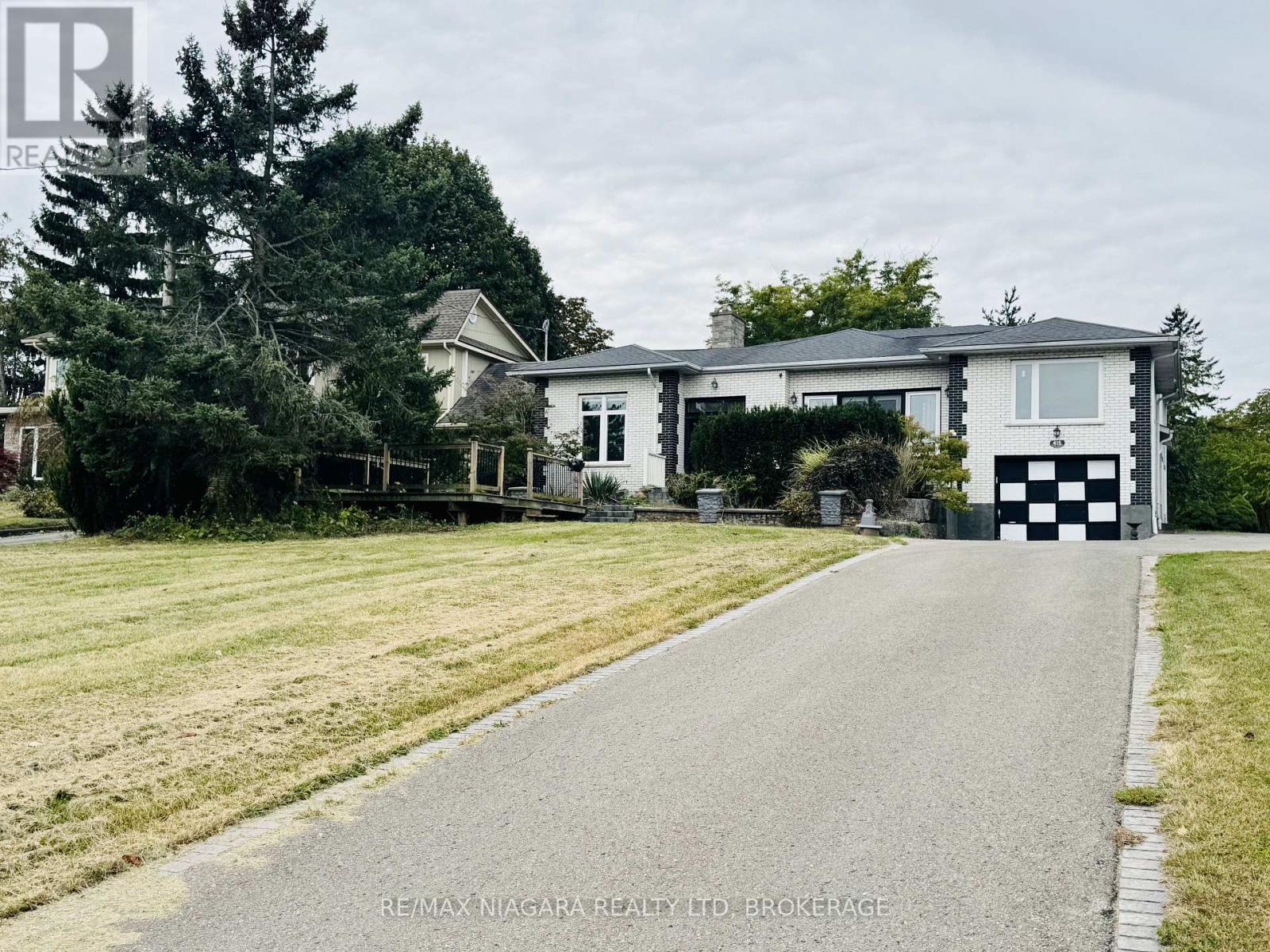 415 Niagara Boulevard Property Photo 1