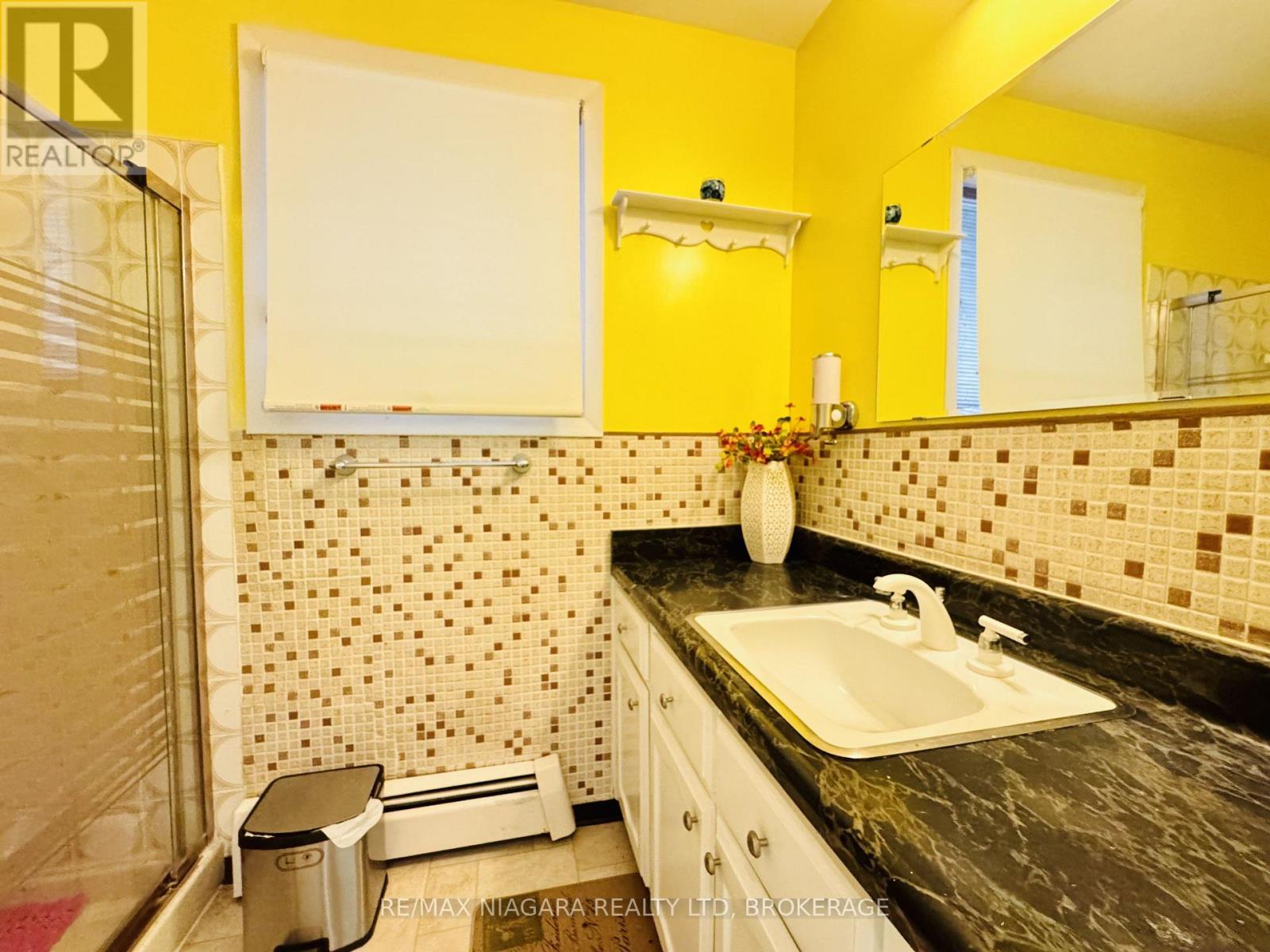 415 Niagara Boulevard Property Photo 15