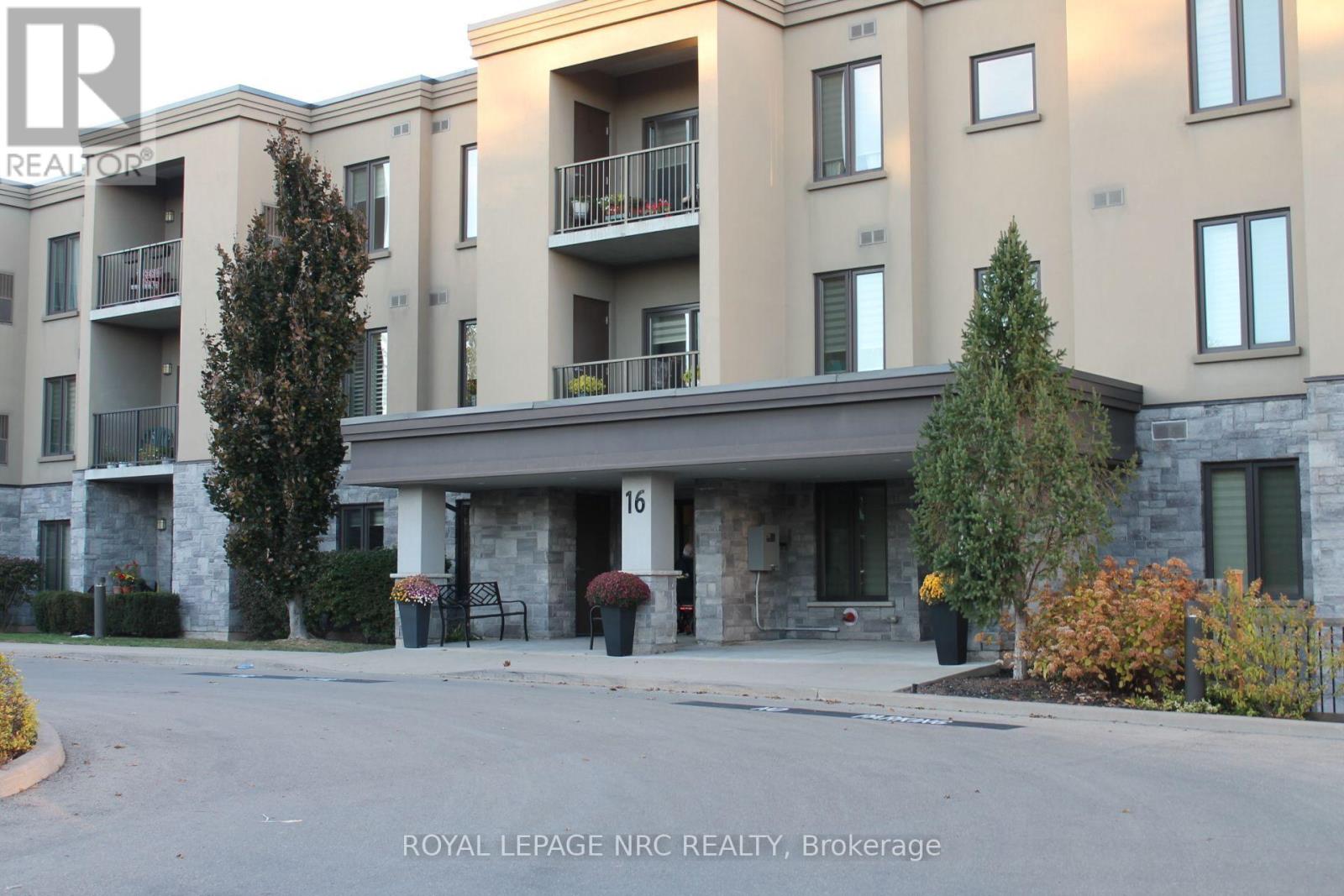 301 - 16 SULLIVAN AVENUE Property Photo 1