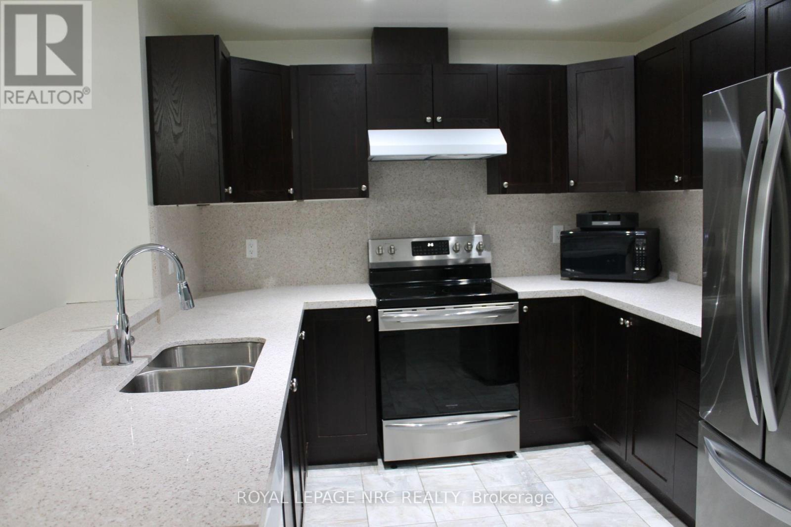 301 - 16 Sullivan Avenue Property Photo 4