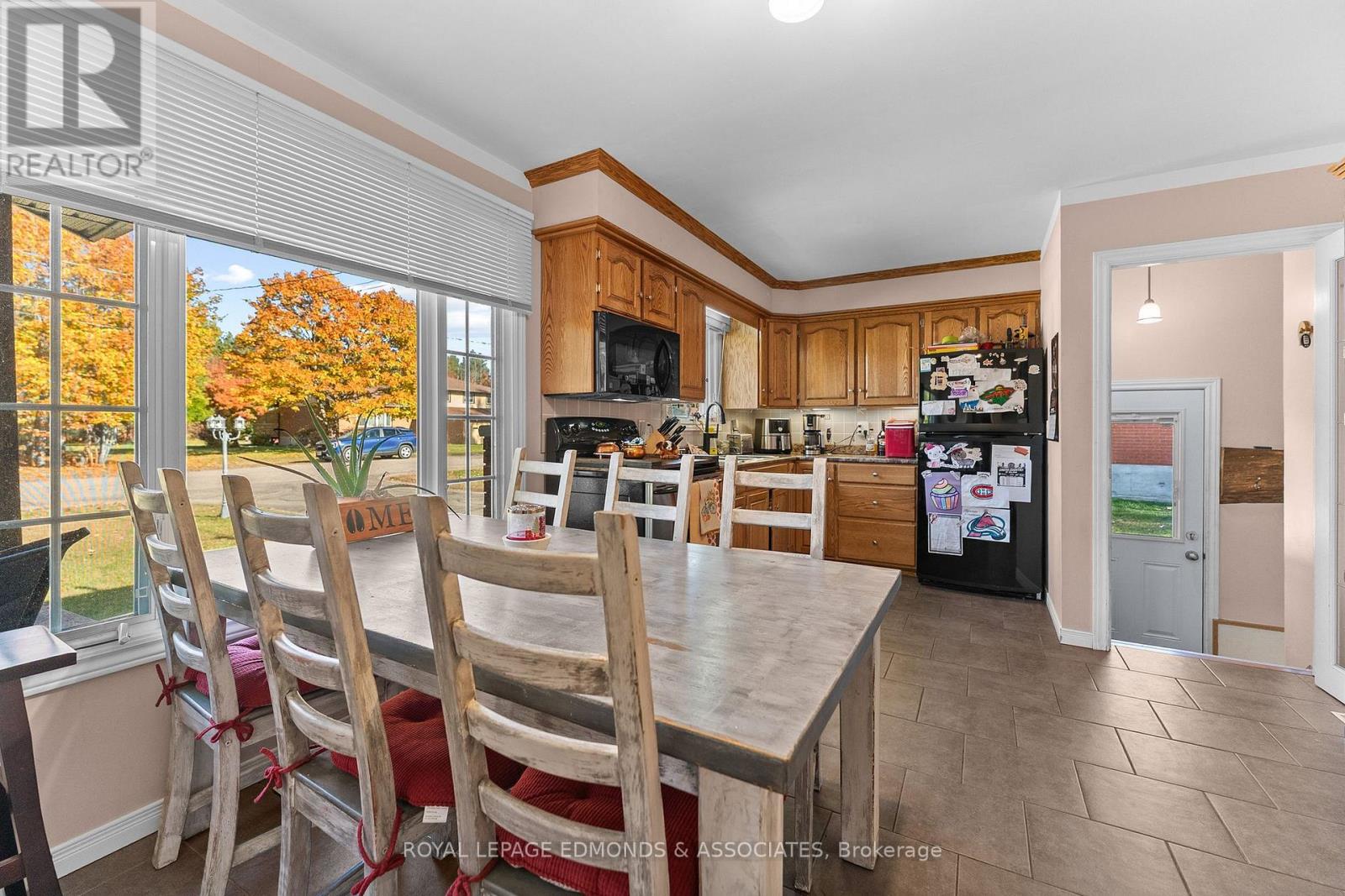 10 Sunset Crescent Property Photo 18
