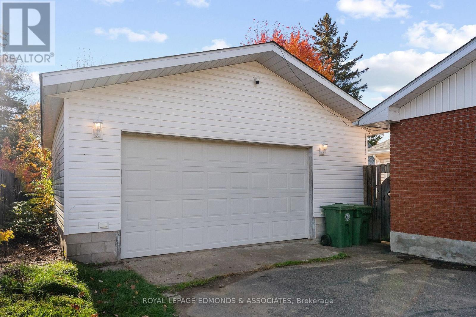 10 Sunset Crescent Property Photo 34