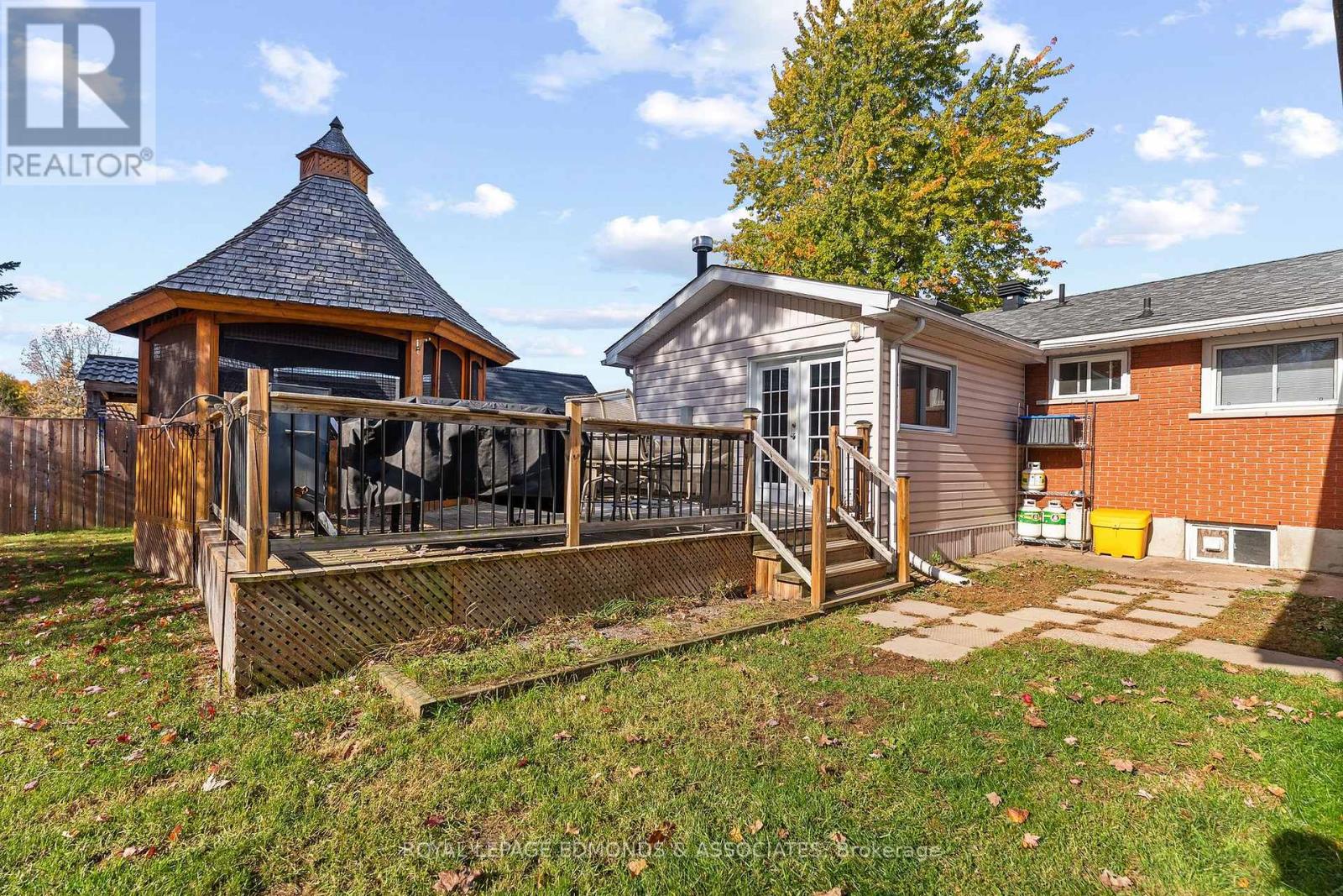 10 Sunset Crescent Property Photo 38