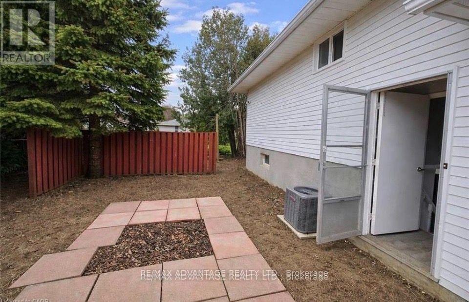 9 Camelot Crescent Property Photo 28