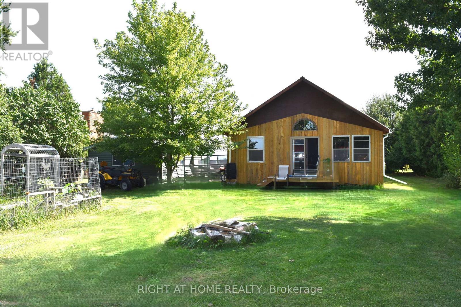 7231 Baseline Road E Property Photo 2